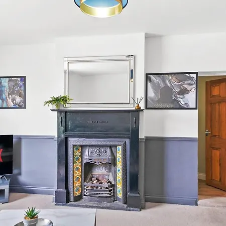 Modern 2 Bed Flat On Bristols Iconic Harbourside شقة