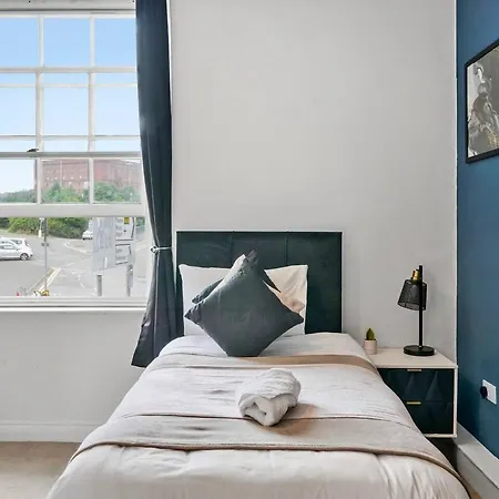 Modern 2 Bed Flat On Bristols Iconic Harbourside Апартаменти