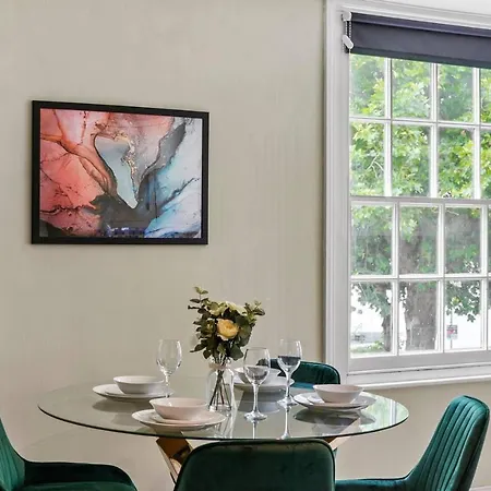 Modern 2 Bed Flat On Bristols Iconic Harbourside * בריסטול