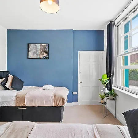 Modern 2 Bed Flat On Bristols Iconic Harbourside דירה *